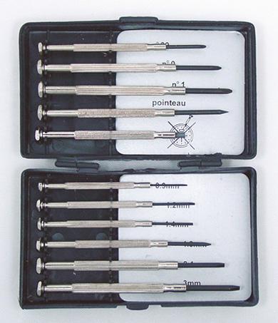 Figura 3- kit de pequeñas llaves Philips y destornilladores;
Figura 3- kit de pequeñas llaves Philips y destornilladores;
