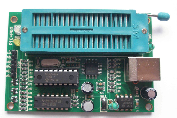 Figura 181 - Una típica placa de programación de microcontroladores
Figura 181 - Una típica placa de programación de microcontroladores