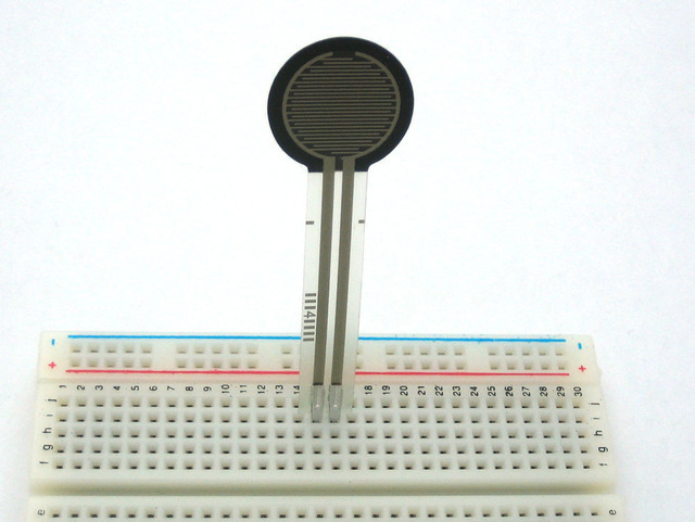Figura 5 - utilizando el sensor en una matriz de contactos
Figura 5 - utilizando el sensor en una matriz de contactos