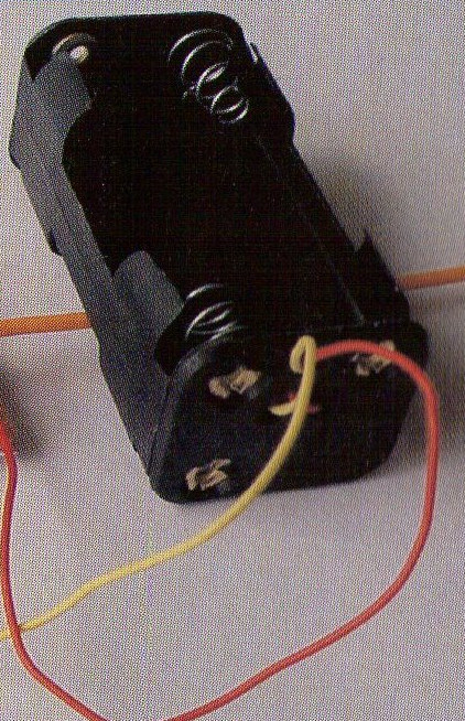 Figura 6 - Otro tipo de soporte de pilas que se puede utilizar en el montaje
Figura 6 - Otro tipo de soporte de pilas que se puede utilizar en el montaje