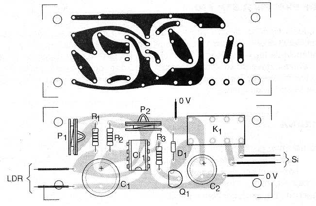 Figura 4 - Placa de circuito impreso, utilizando un relé de dos contactos reversibles con base DIL.
Figura 4 - Placa de circuito impreso, utilizando un relé de dos contactos reversibles con base DIL.
