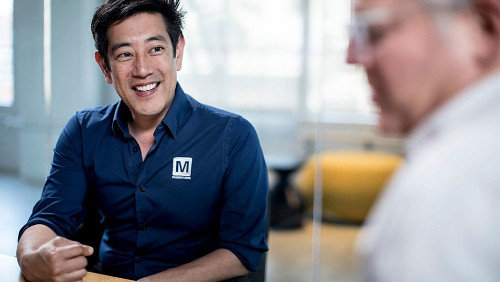 Grant Imahara de Mouser hablando de las ciudades del futuro
Grant Imahara de Mouser hablando de las ciudades del futuro