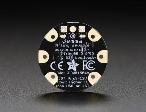 Adafuit Gemma, un pequeño microcontrolador para diseños de portátiles. (https://Learn.adafruit.com/introducing- gemma/introduction)
