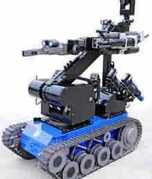 Figura 5 – El EOD-Robots lleva, además de la garra, un grande arsenal de armas.
Figura 5 – El EOD-Robots lleva, además de la garra, un grande arsenal de armas.