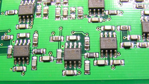 Placa con componentes para montaje en superficie
Placa con componentes para montaje en superficie